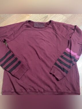freecity crewneck Size Medium